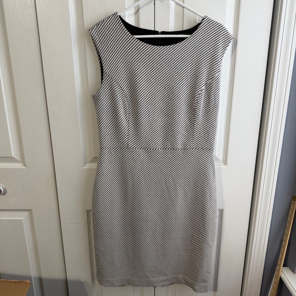 Banana Republic black white knit dress size 12